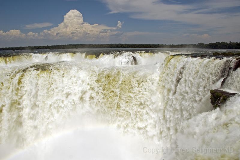 20071204_141605  D200 4000x2667.jpg - Davil's Throat, Iguazu Falls.  Much of  Iguazu's grandeur is because of how close you can get to the Falls and the panoramic view possible, sometimes as great as 220 degrees